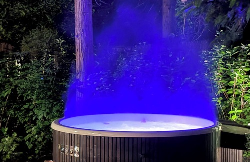 Norg Chalet De Esquí | Detached wooden cottage in the forest with Sauna, Hot tub and outdoor shower