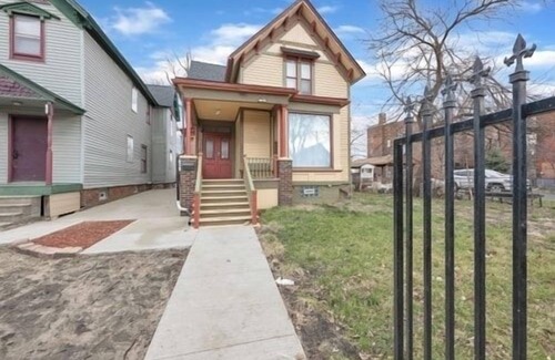 Mexicantown - Southwest Detroit Cabaña | Detroit Getaway: 2-bedroom Apartment for 7 & Wifi