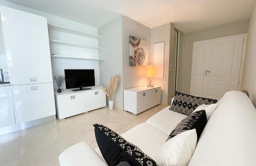 Beausoleil Apartamento | Deux pièces, parking et piscine