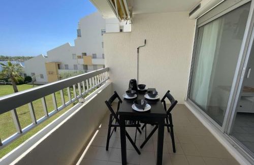 Saint-Andre-Lachamp Apartamento | Deux pièces rénové avec terrasse, parking privé à Port Camargue - FR-1-250-173