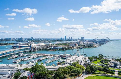 Downtown Miami Apartamento | Devereaux Miami 2 Bedroom, 1 Bedroom, and Studio Condos with Balconies