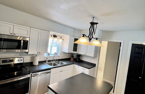 Baraboo Casa | Devil's Lake Cottage - Family Friendly a block from State Park Entrance! Skiing