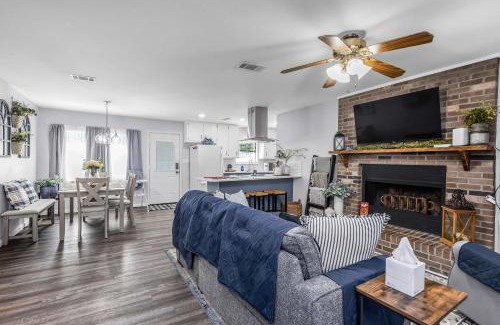 Mary Esther Casa | Deville Quarters Family Pet Friendly Fire Pit by the Beach