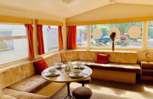 Barnstaple Casa | Devon Barnstaple Self Catering Tarka Holiday Park Free Wi-Fi Spacious Static Caravan sleeps 4 Pets allowed location Devon EX31 4AU Just 6 miles from Saunton Sands Please note no sign written vehicles are allowed to park on the holiday park overnight