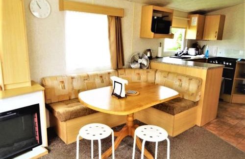 Barnstaple Casa | Devon Barnstaple Self Catering Tarka Holiday Park Free Wi-Fi Spacious Static Caravan sleeps 4 Pets allowed location Devon EX31 4AU Just 6 miles from Saunton Sands Please note no sign written vehicles are allowed to park on the holiday park overnight