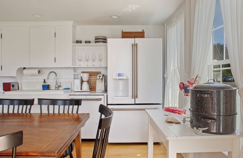 Port Clyde Casa | Dew Drop Cottage 4: Classic Waterfront Cape en el puerto de Maine Coastal Village