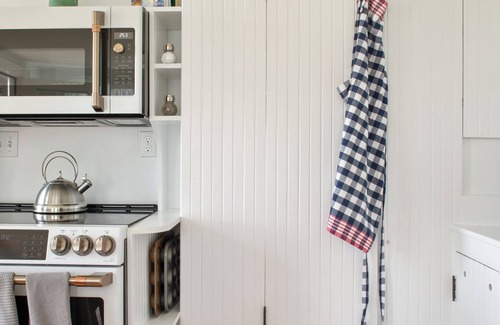 Port Clyde Casa | Dew Drop Cottage 4: Classic Waterfront Cape en el puerto de Maine Coastal Village