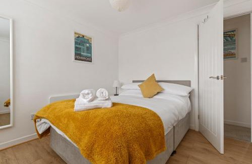 Pembroke Chalet De Esquí | Dewis Da - Short walk from beach parking