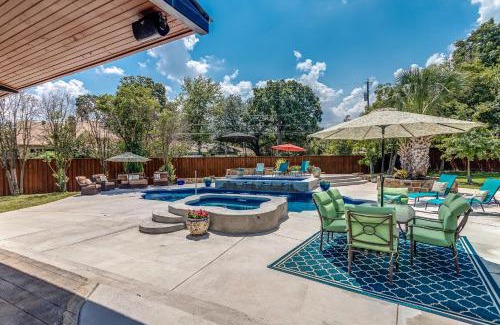 Irving Casa | DFW Large Vacation Retreat with Private Pool and Hot Tub