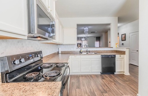 Dallas Apartamento | DFW Oasis! Near Reunion Tower - Great for Groups!