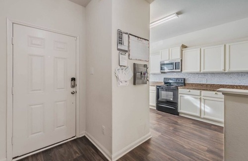 Dallas Apartamento | DFW Oasis! Near Reunion Tower - Great for Groups!