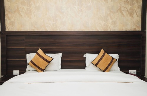 Noida Casa | Dharam Villa Guest House Near Sector 15 Metro Station