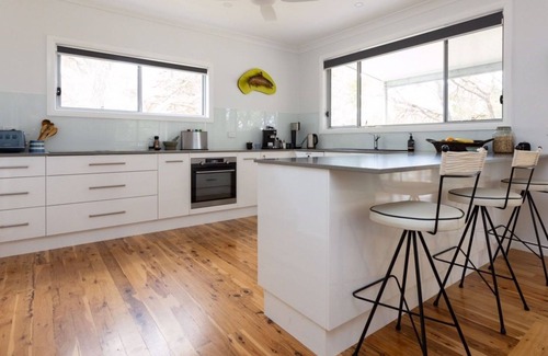 Depot Beach Casa | Dharraani House a Depot Beach Classic across the road from the beach