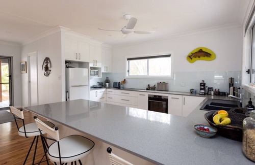 Depot Beach Casa | Dharraani House a Depot Beach Classic across the road from the beach