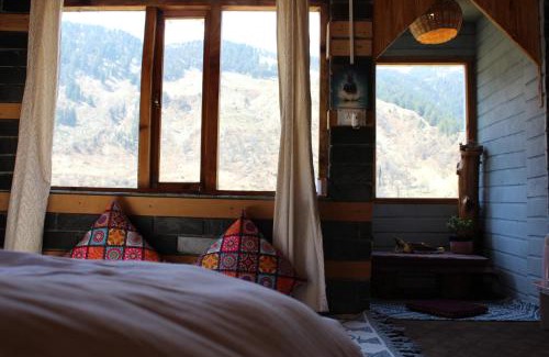 Gunehr Casa | Dhauladhar Woodhouse