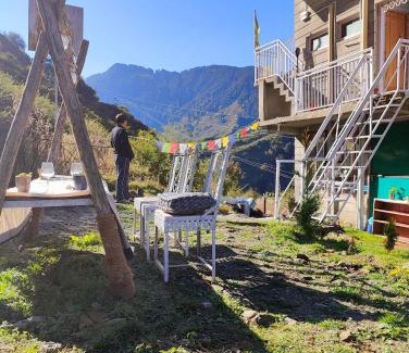 Gunehr Casa | Dhauladhar Woodhouse