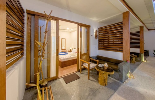Dhiffushi Casa | Dhiffushi White Sand Beach Hotel