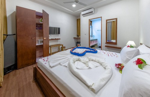 Dhiffushi Casa | Dhiffushi White Sand Beach Hotel