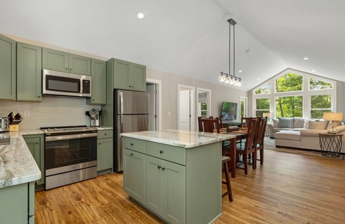Penrose Casa | Dialed Inn in Hendersonville | 3 Bed, 2 Bath