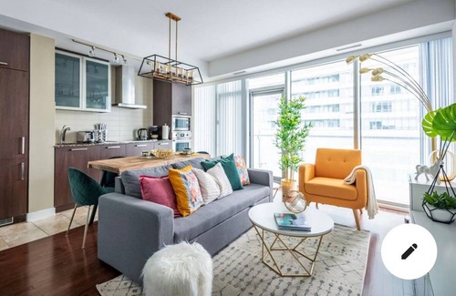 Downtown Toronto Hotel | Diamond Collection- 2 & 3 Bedroom Suites
