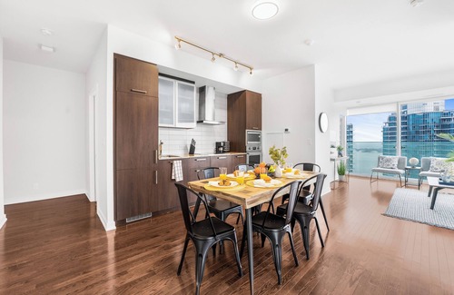 Downtown Toronto Hotel | Diamond Collection- 2 & 3 Bedroom Suites