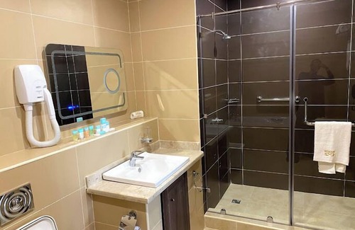 Alimosho Hotel | Diamond Hotel and Suites