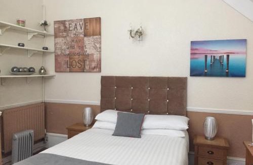 York Cama Y Desayuno | Diamonds Villa near York Hospital