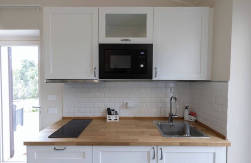 Tragliatella Apartamento | Diana studio apartment, fully equipped, in a relaxing corner of greenery