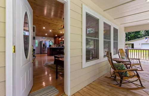Murphy Cabina | Diane's Dream - private on small creek