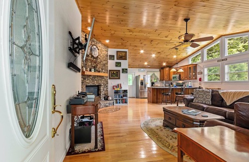 Murphy Cabina | Diane's Dream - private on small creek