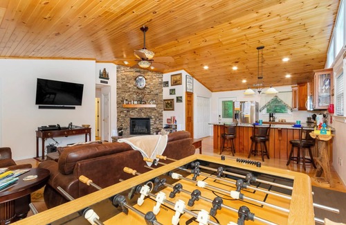Murphy Cabina | Diane's Dream - private on small creek