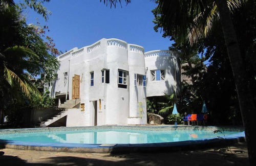 Galu Beach Hotel | Dianistar Villas
