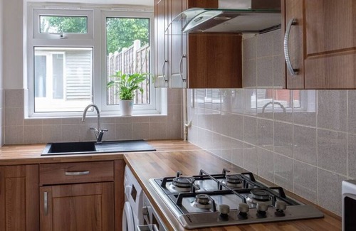 Crawley Casa | Dickens House Close 15min from Gatwick