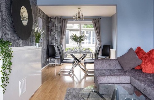 Crawley Casa | Dickens House Close 15min from Gatwick