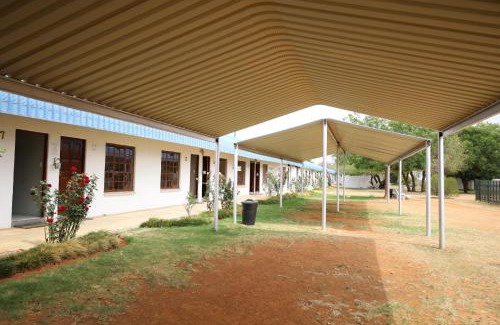 Maquassi Hills Casa | Die Geel Huis Guesthouse