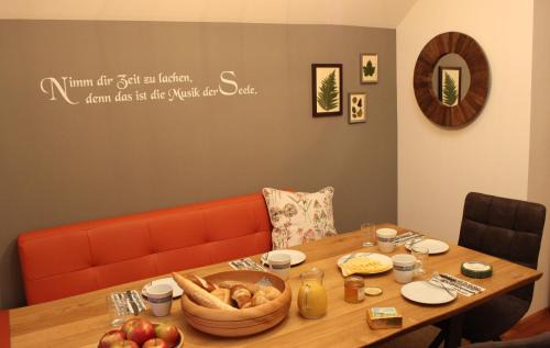 Irdning-Donnersbachtal Apartamento | Die KALSBERGERin Ferienwohnung für Genießer