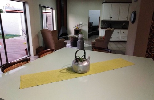 Gobabis Casa | Die Windpomp Guesthouse