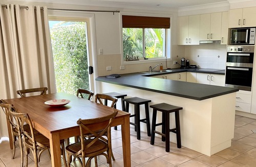 Coffs Harbour Casa | Diggers Beach Hideaway, Coffs Harbour - ¡Nuevo listado! Ubicación de playa premier
