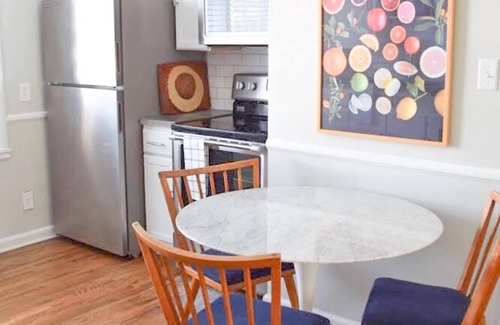 Evansville Apartamento | Digs 1: Charming Open Concept 2BDRM, 1st Floor + Parking