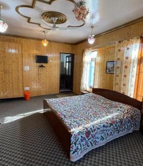 Nishat-Shalimar Cama Y Desayuno | Dilaram Guest House