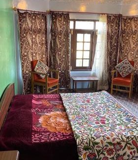 Nishat-Shalimar Cama Y Desayuno | Dilaram Guest House