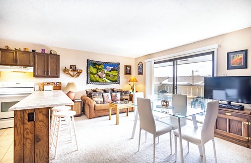 Dillon Condominio | Dillon Valley East by Summit County Mountain Retreats