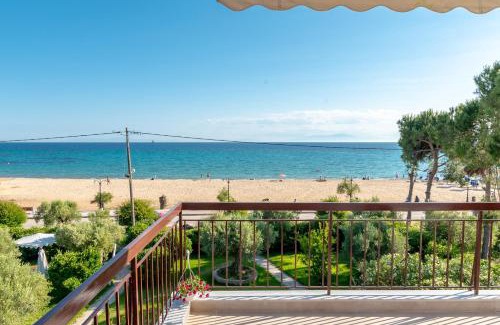Nea Moudania Apartamento | Dimi Seafront Apartment by Rentals Pro Services - Nea Moudania