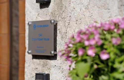 Lierna Casa | Dina’s Flower House
