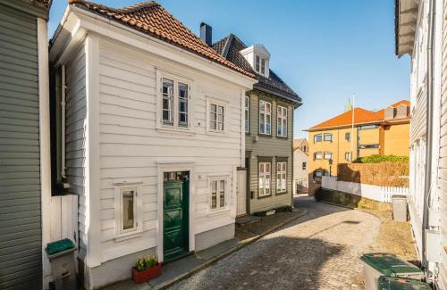 Sentrum Casa | Dinbnb Apartments I Family Dream in Bergen I Playroom I Private Garden