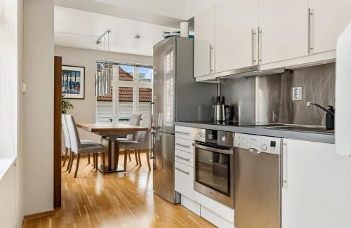 Bergen City Centre Apartamento | Dinbnb Apartments I Historical Two-Floor Apartment with Rooftop Panorama I 1645 Heritage