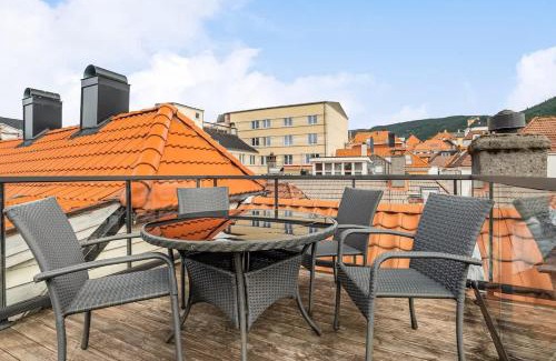 Bergen City Centre Apartamento | Dinbnb Apartments I Historical Two-Floor Apartment with Rooftop Panorama I 1645 Heritage
