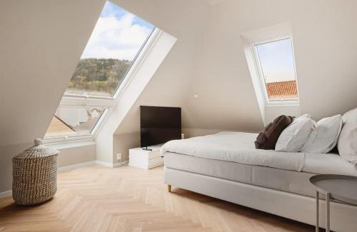 Bergen City Centre Casa | Dinbnb Apartments I Mid-City Luxury with Mini Balcony and Smart TV & Sound System