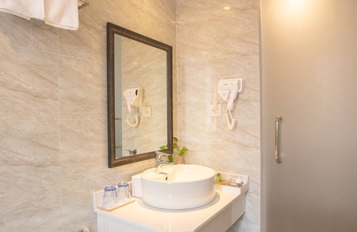 Trung Hoa Nhan Chinh Hotel | Dinh Ami Hanoi Hotel