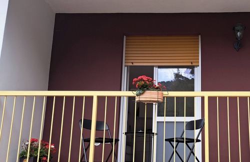 Magreglio Apartamento | Dinky's apartment with forest view balcony